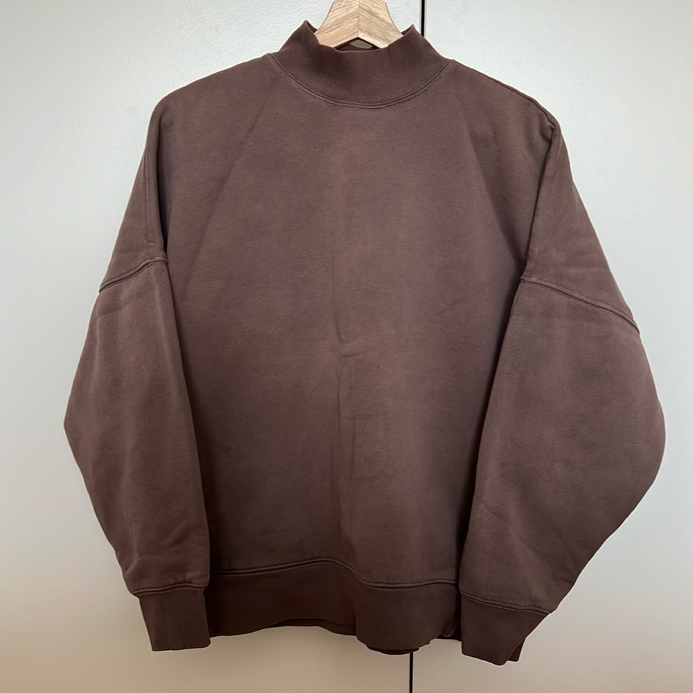 TNA Aritzia Sweatshirt with pockets size 1